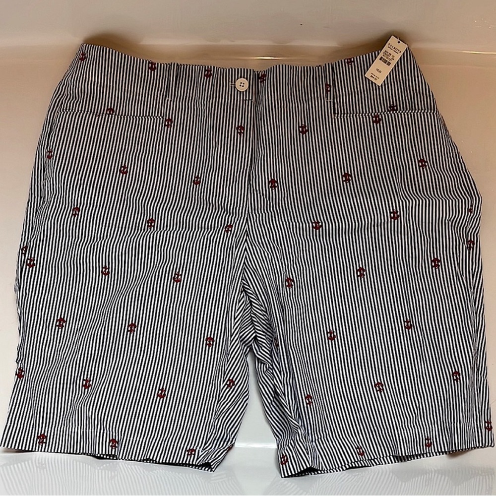 NWT Talbots Outlet Perfect Shorts 10.5” inseam Seersucker stripe red Anchors 16w